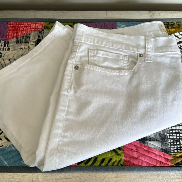 Lucky Brand White Women's Bermuda Shorts - Picture 13 of 13